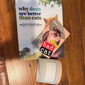 Sand + Paws Candle with Cat Books